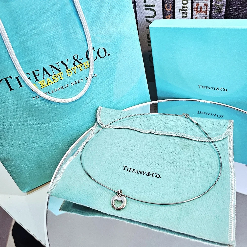 💘Tiffany & Co. Heart Circle 1999 Stencil Cut-Out Necklace in 925 STER Silver✨️